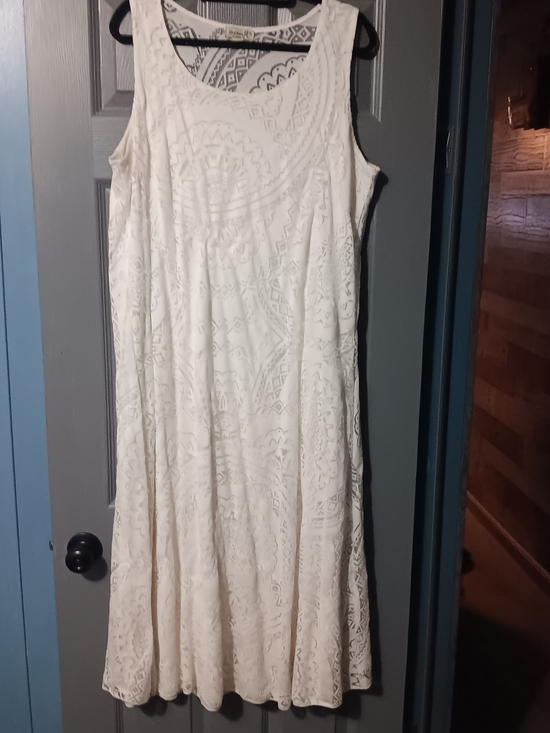 ONE WORLD Dresses & Skirts - ONE WORLD Cream Sleeveless Lace Midi Dress